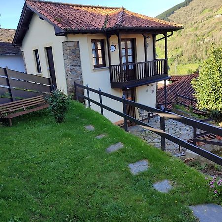 칸가스 델 나르세아 La Casina De Santulaya 빌라 외부 사진