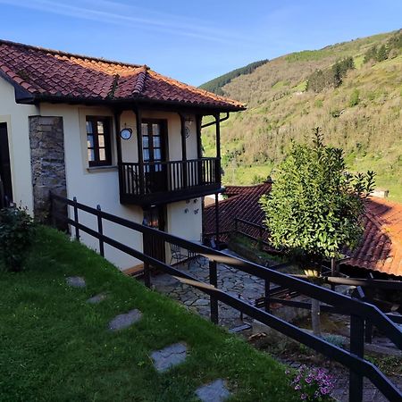 칸가스 델 나르세아 La Casina De Santulaya 빌라 외부 사진