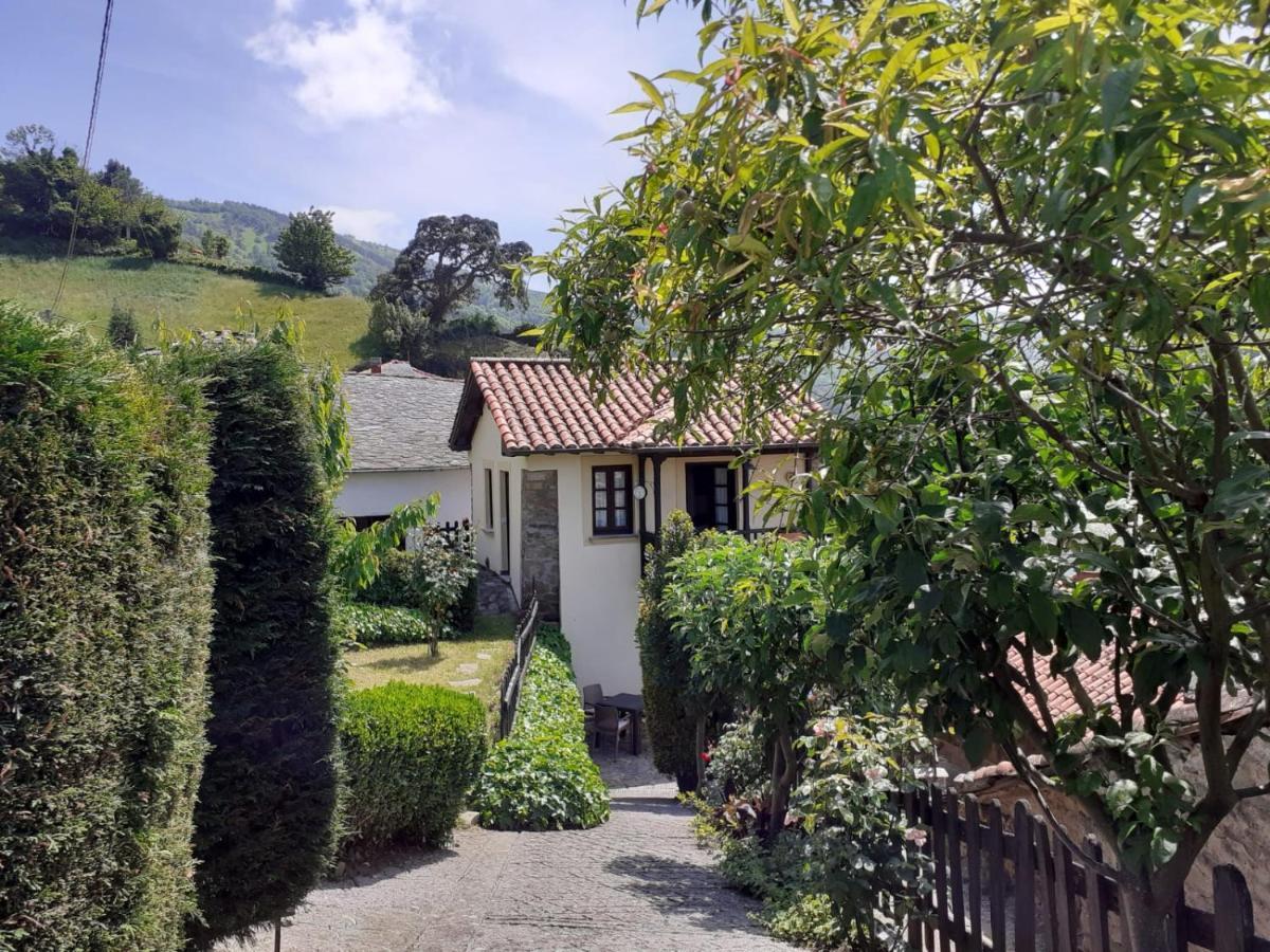 칸가스 델 나르세아 La Casina De Santulaya 빌라 외부 사진