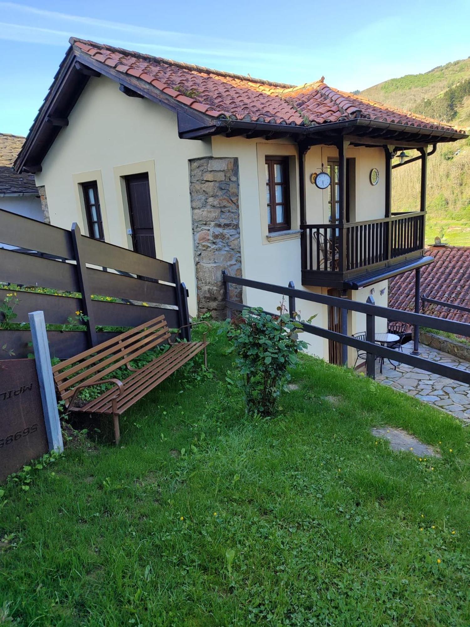 칸가스 델 나르세아 La Casina De Santulaya 빌라 외부 사진